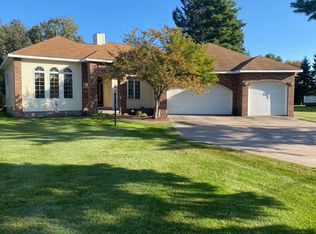 207 Mission Rd, Sault Sainte Marie, MI 49783