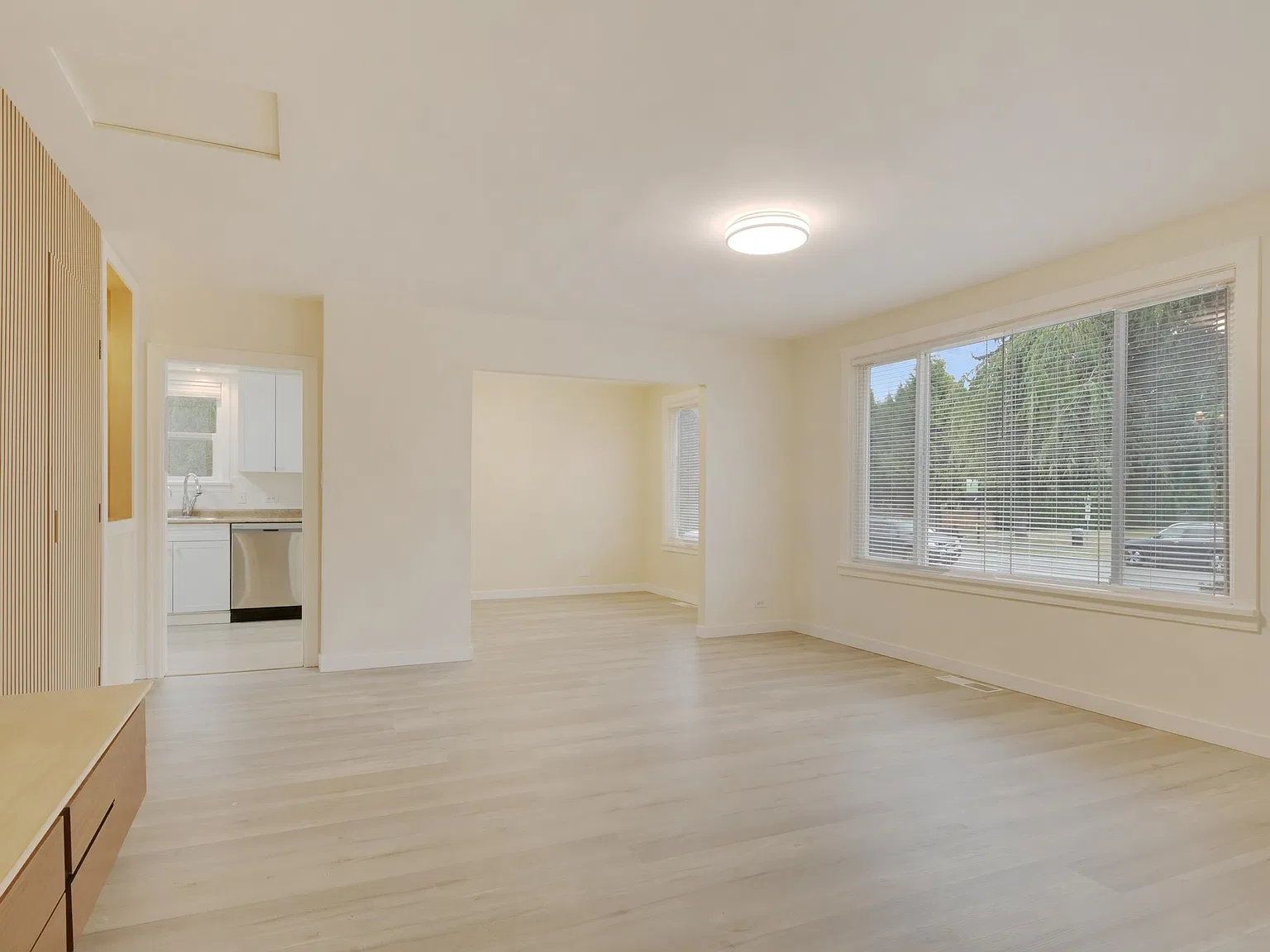 3 bed, 1241 sqft, $2,400 — Photo 4