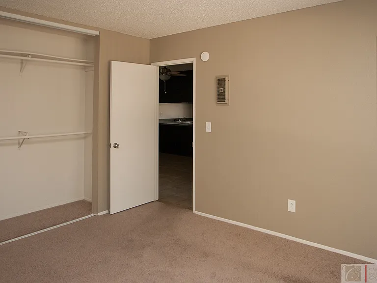 Lexington Gardens — Photo 2