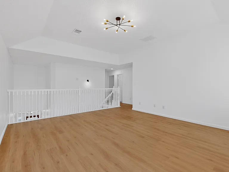 7807 Kristina Dr — Photo 8