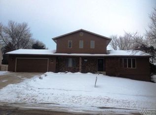4416 S River Oaks Cir, Sioux Falls, SD 57105