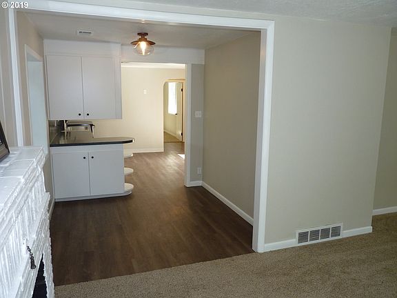 4th image of 2709 SE Pine Ln