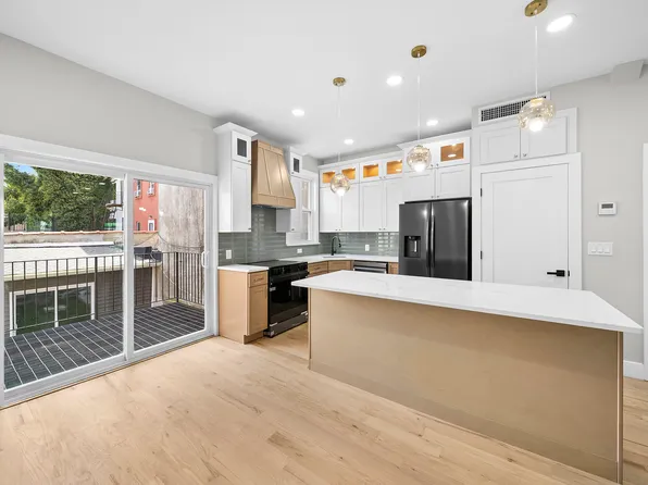 27 Monaco Place image 2 of 14