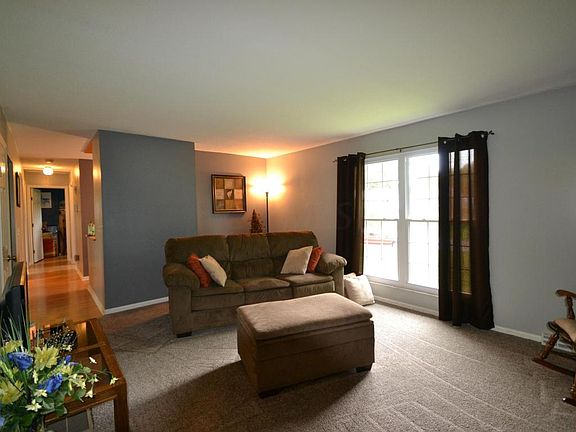 4th image of 741 Coventry Cir
