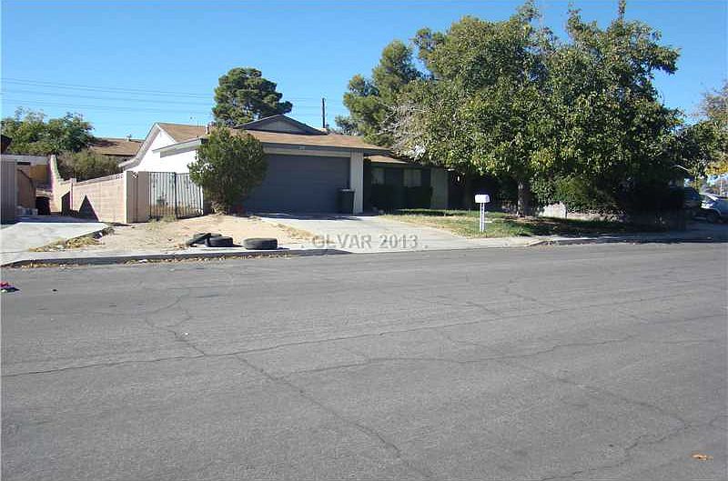 1st image of 304 Greenfield Ln