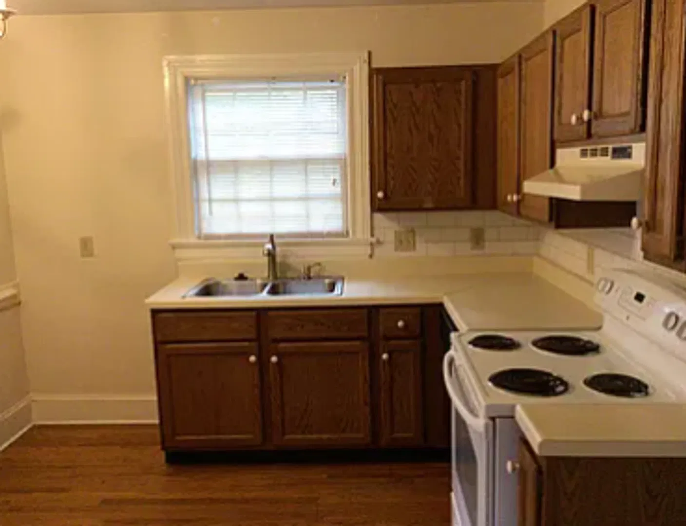 810 Glenwood Ave — Photo 2