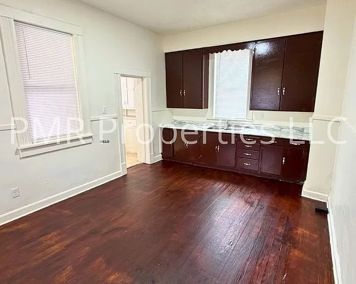 2214 Union St — Photo 3