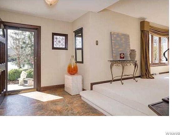 4th image of 2150 Robert Dr