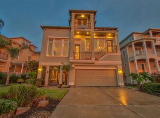 211 W Shore Dr, Clear Lake Shores, TX 77565