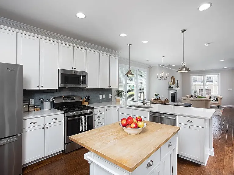 113 Bella Dr — Photo 1