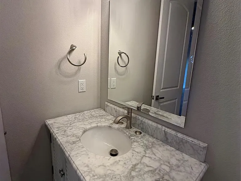 2727 Houston Ave #202 — Photo 9