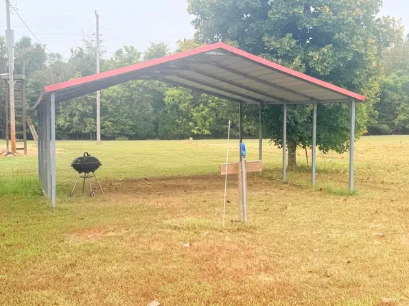 16 Eagle Bend Rd, Linden, TN 37096