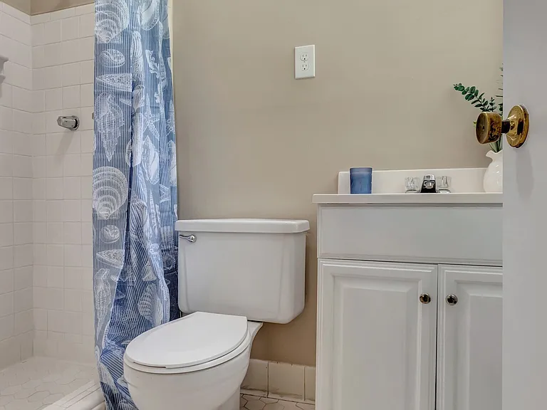 335 Kelly Dr — Photo 11