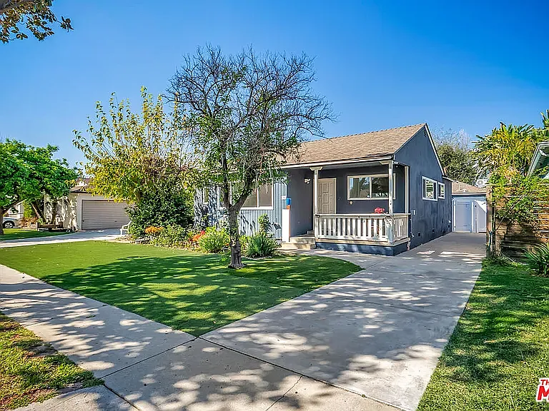 17527 Haynes St — Photo 1
