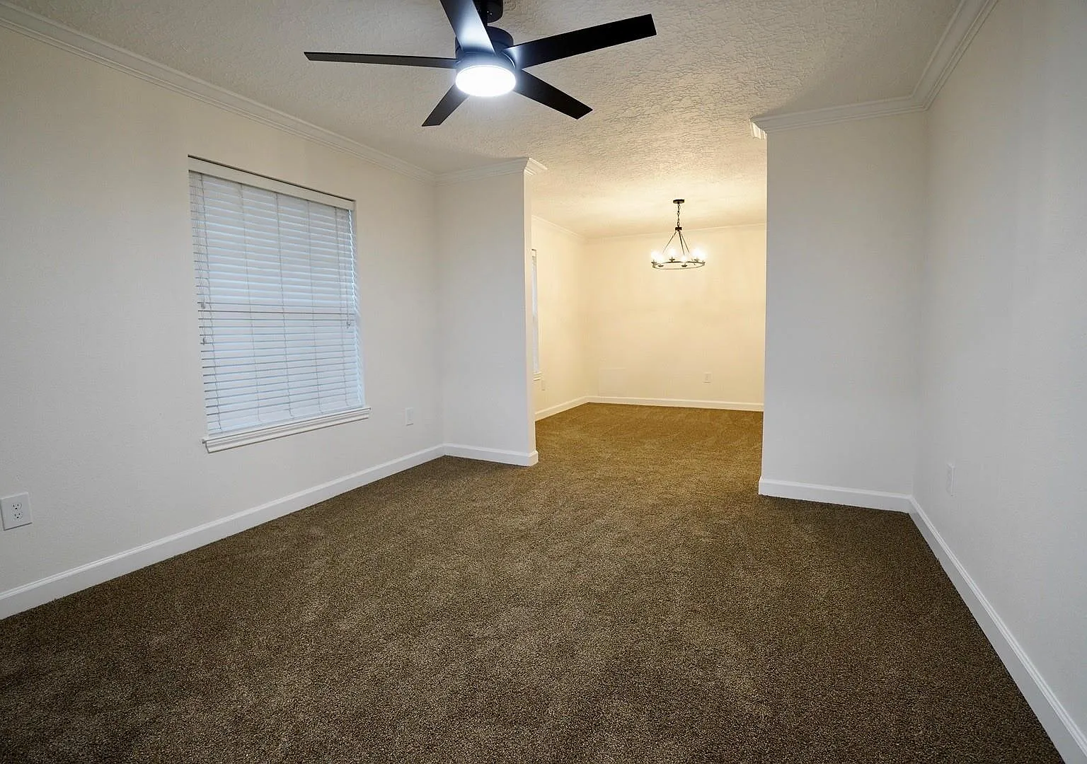 3 bed, 2.0 bath, 2001 sqft, $1,950 — Photo 3