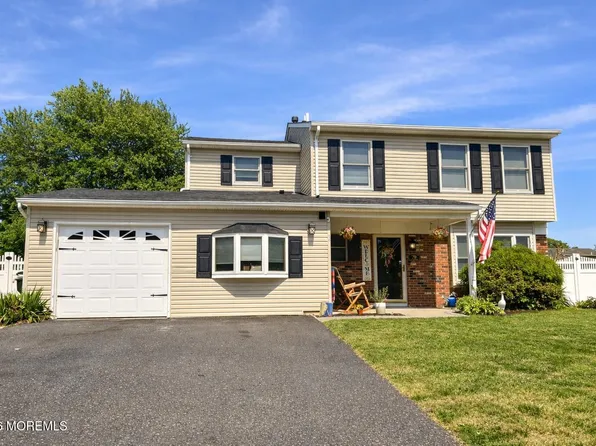 70 Starlight Road, Howell, NJ 07731