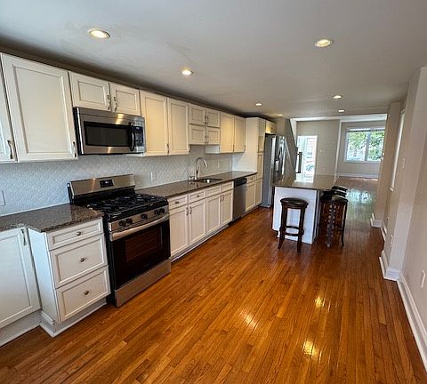 3rd image of 1307 E Susquehanna Ave