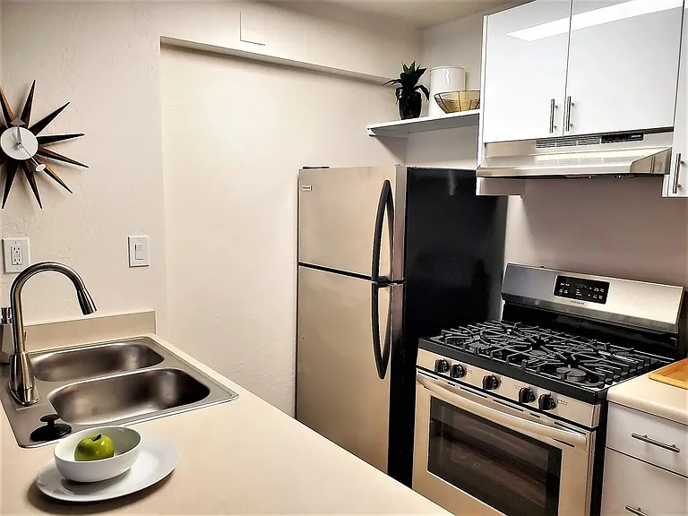 The Loreto Apartments — Photo 15