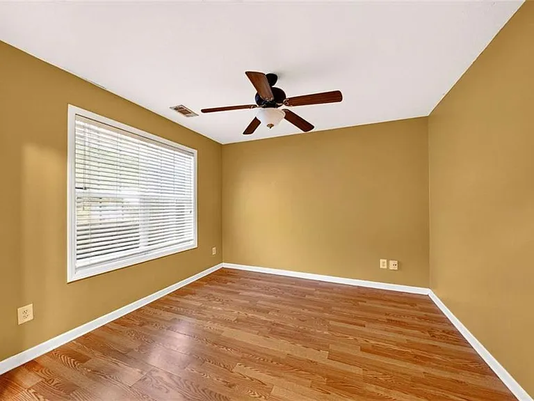744 W Vincent Dr — Photo 9