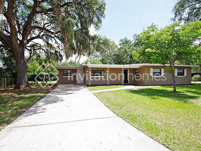 717 Baywood Dr — Photo 1