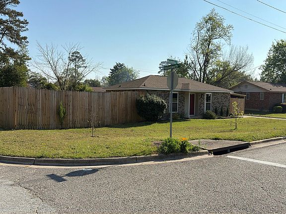 3rd image of 101 Magnolia Dr