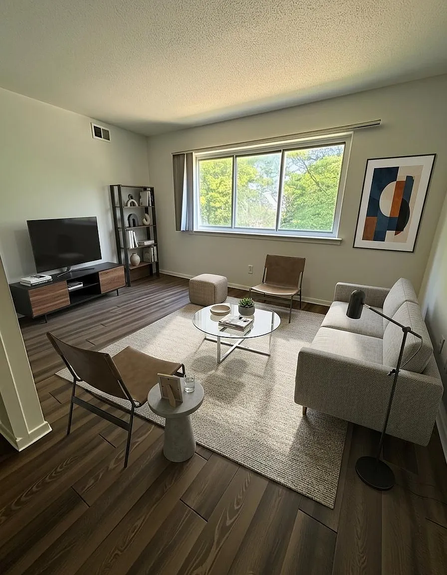 2 bed, 700 sqft, $995 — Photo 1