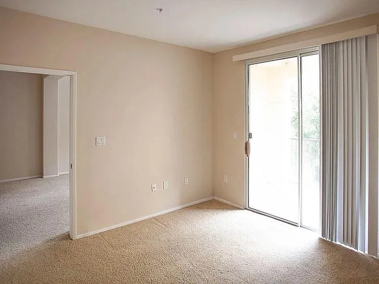 2204 Watermarke Pl #2204 — Photo 7