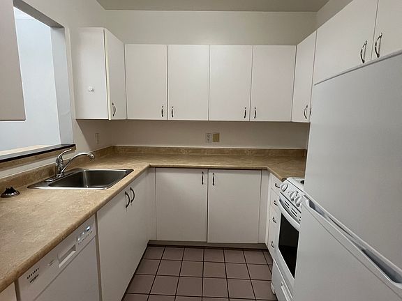 2nd image of 188 Waverley St #3-Bedroom
