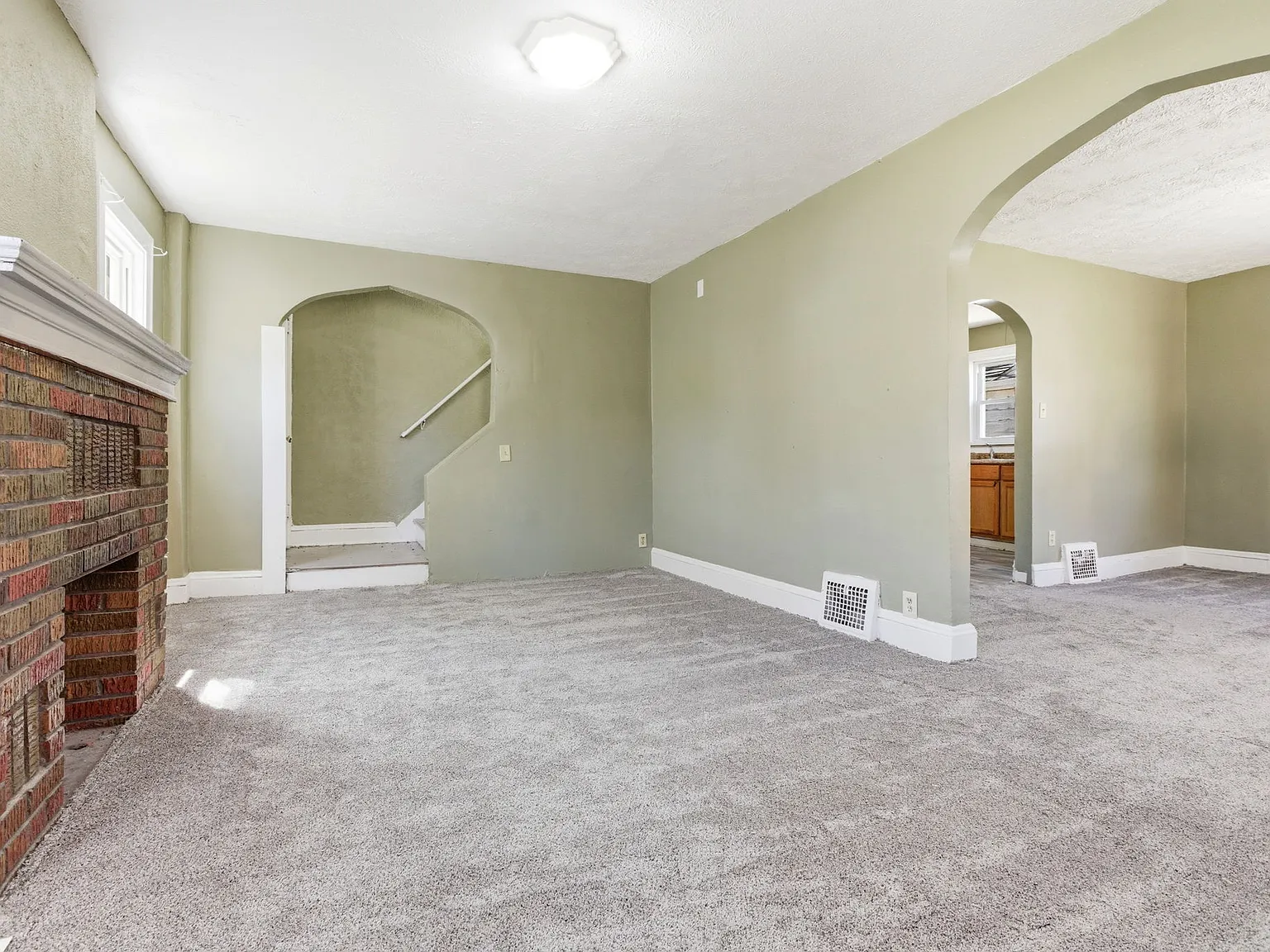 3 bed, 1177 sqft, $1,100 — Photo 3