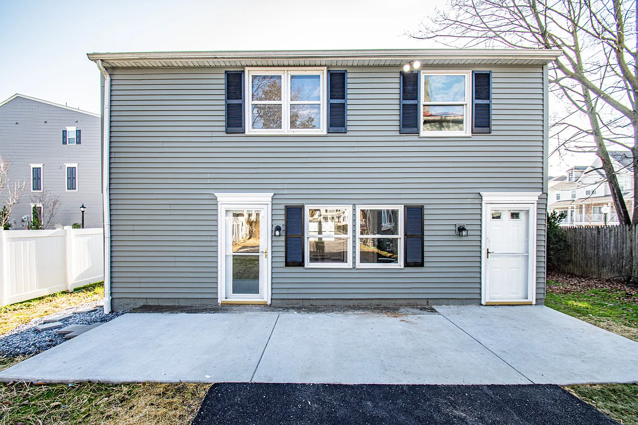 2 bed, 1100 sqft, $2,390 — Photo 1