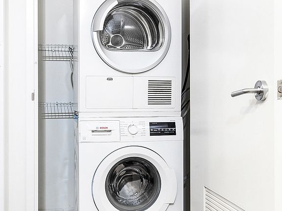 5th image of 327 E 101st St APT 6D