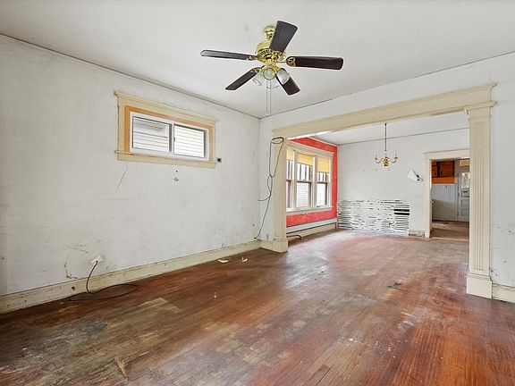 4th image of 12738 Elm St