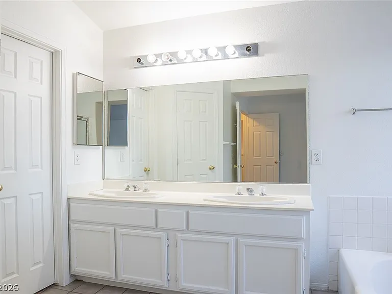 7608 Botany Bay Dr — Photo 11