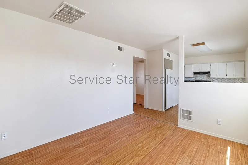 2 bed, 1.0 bath, 621 sqft, $899 — Photo 3