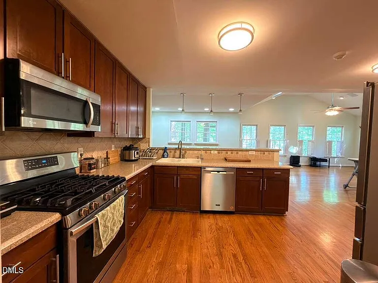 109 E Seve Ct — Photo 11