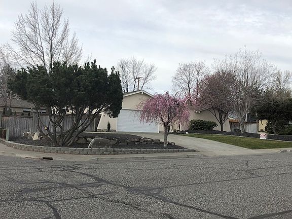 3rd image of 159 Englewood Dr