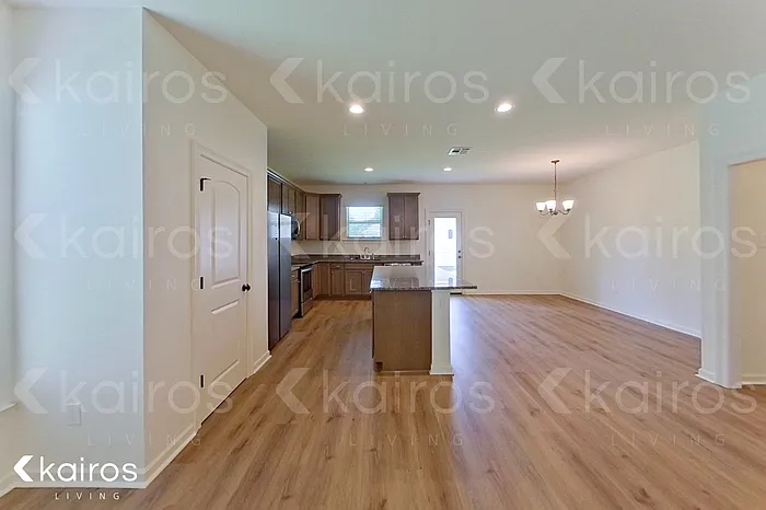 115 Teddy Ln — Photo 3