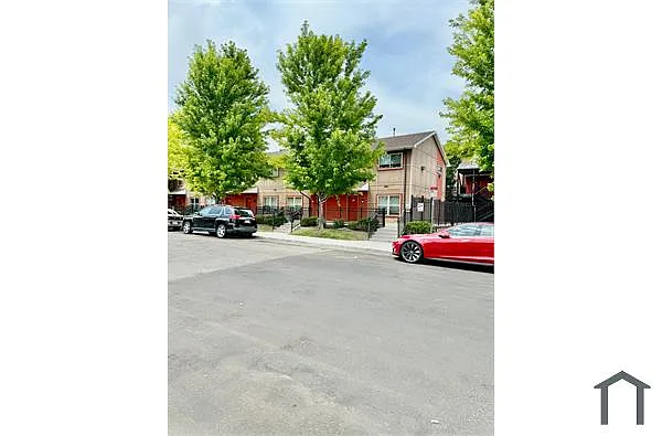 Building Photo - 319 S Hazel Ct #2