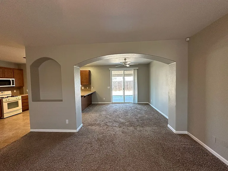 1912 Mount Whitney Ct — Photo 4