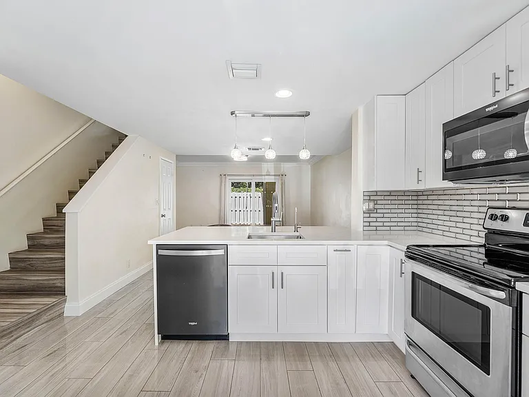 2503 NE 15th St #2503 — Photo 9