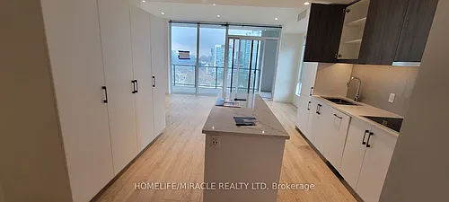 741 King St W Photo 1