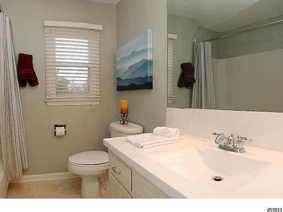 4th image of 421 Holly Dr