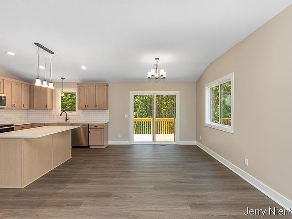 5th image of 912 Blueberry Pine Ct #35