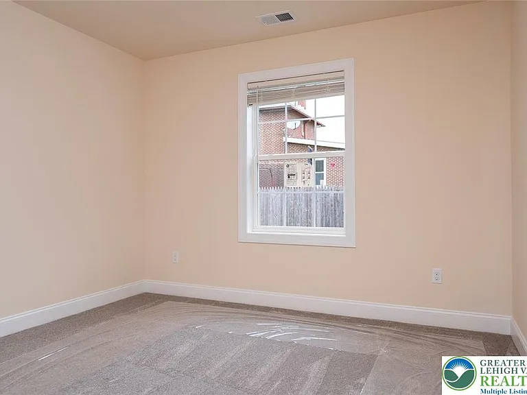 160 William St — Photo 15