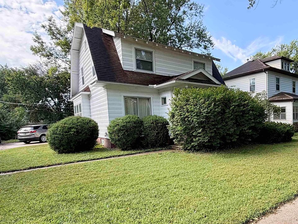 1st image of 906 W 5th St