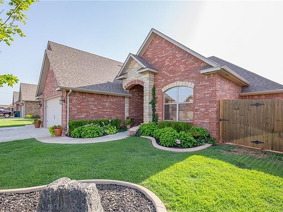 3rd image of 2813 Melina Dr