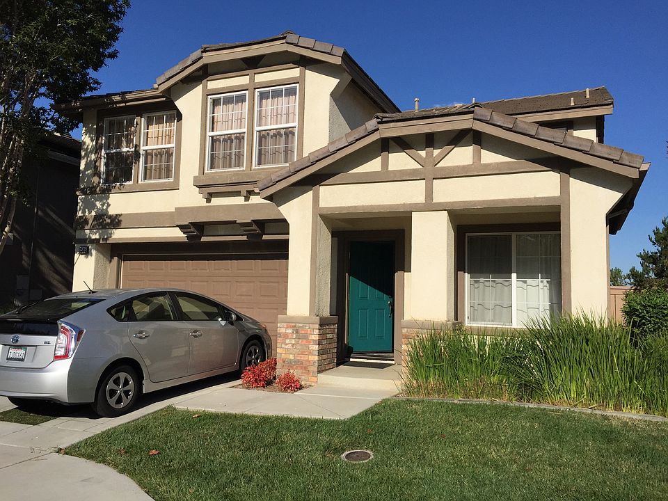 Front of the house- in cul de sac