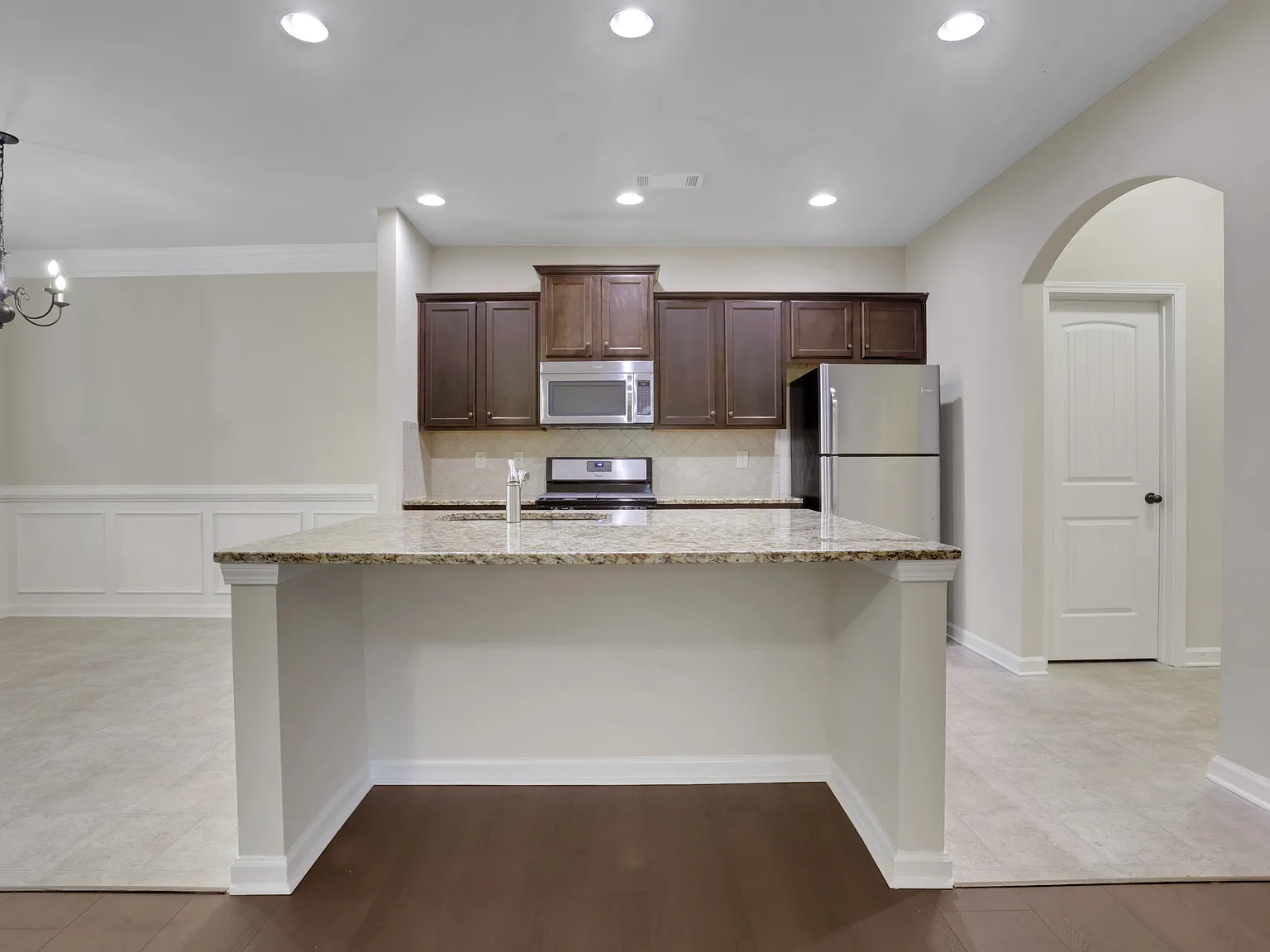 3 bed, 2.5 bath, 2114 sqft, $2,250 — Photo 4