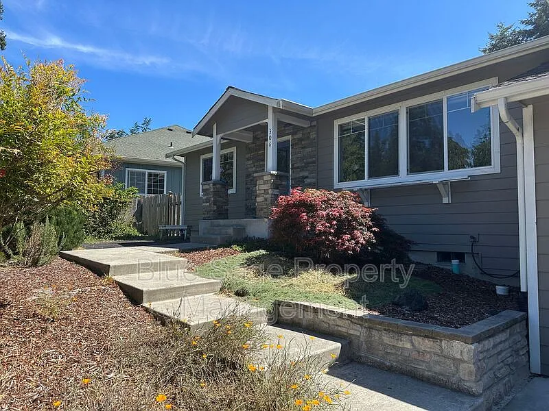 306 Taylor Blvd