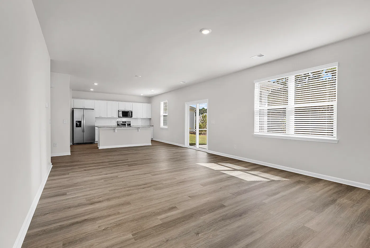 4 bed, 2340 sqft, $3,000 — Photo 3